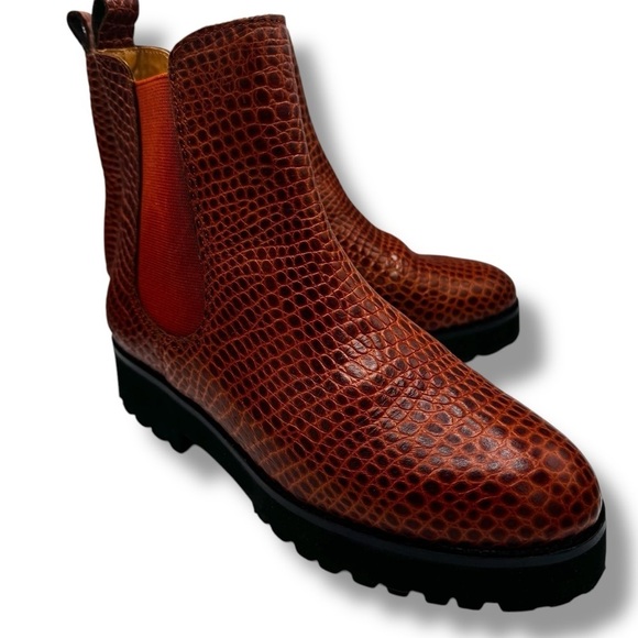 Andre Assous Peggy Lug Sole Chelsea Boot, Cognac Snake Print, Size 7 - Picture 1 of 11
